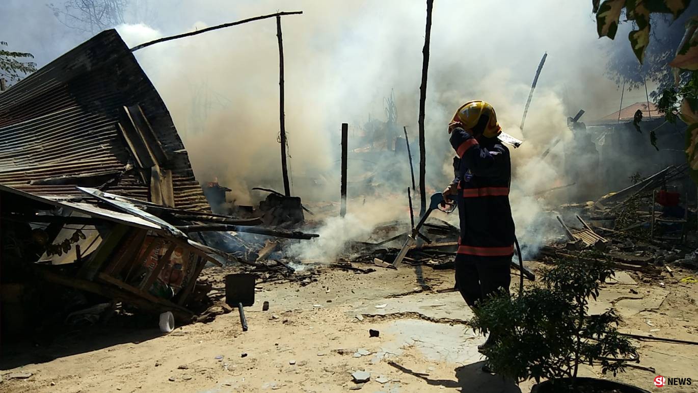 เพลิงไหม้แคป์ลมแรงลุกลามหลายหลังยายชราขนของหนีตายวุ่น