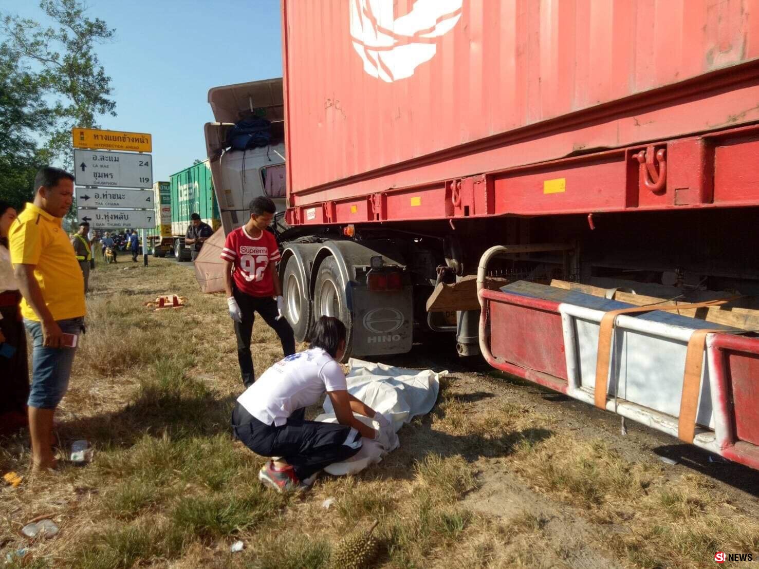 คนขับเทรลเลอร์กราบศพ-หลังหลับในขับเสยรถพ่วง ก่อนพุ่งอัดร่างสาวใหญ่ริมทางหลวงเสียชีวิต