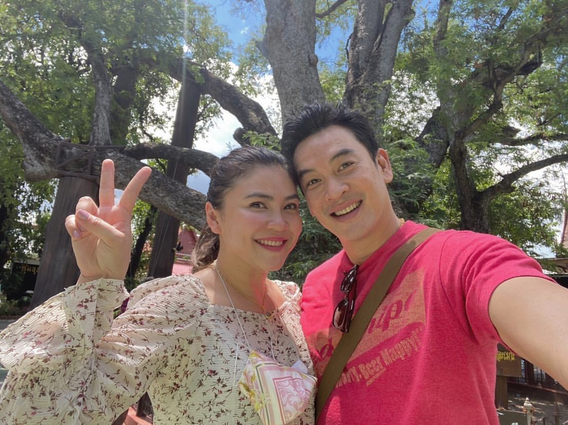 ครอบครัวชาคริต แย้มนาม