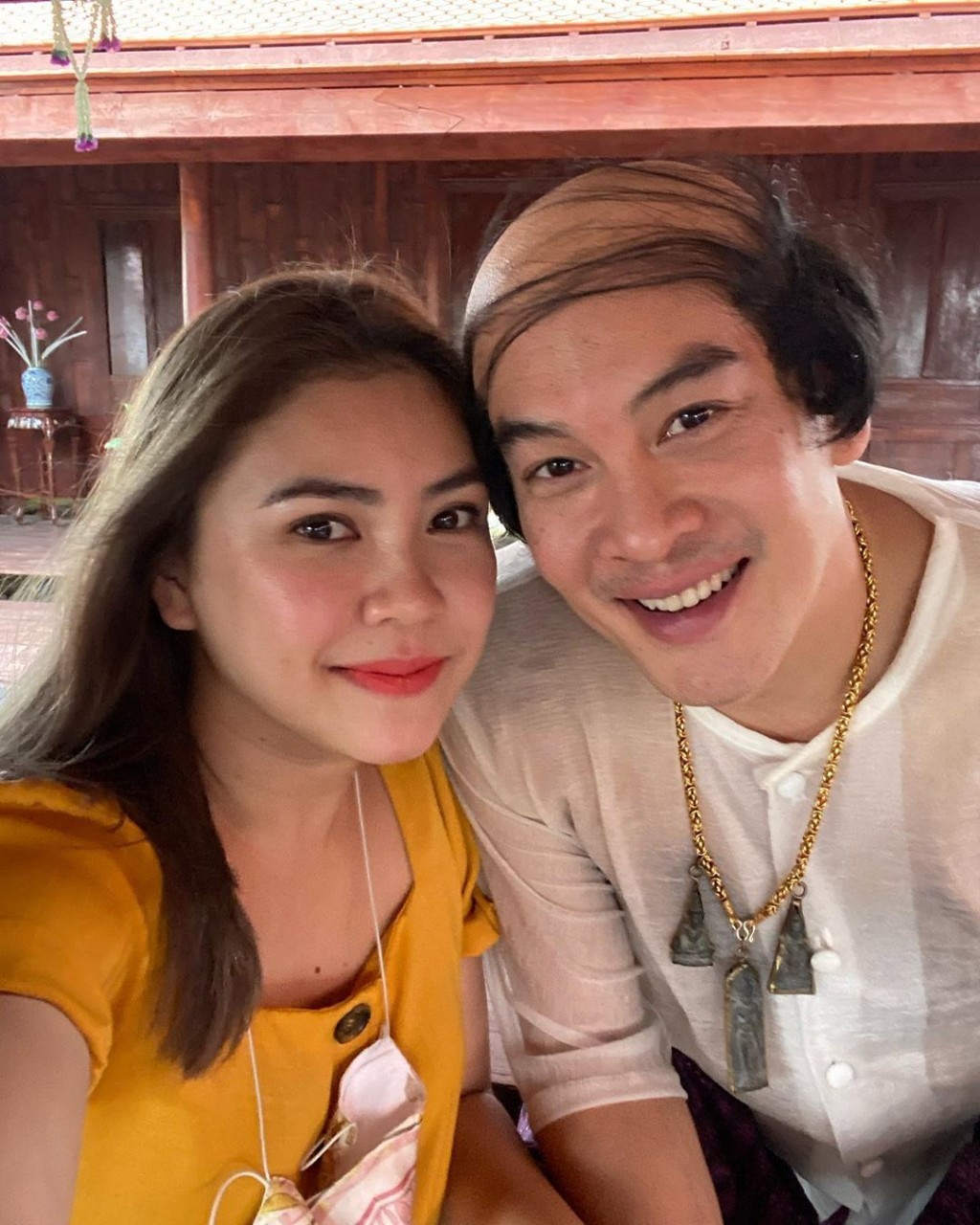 ครอบครัวชาคริต แย้มนาม