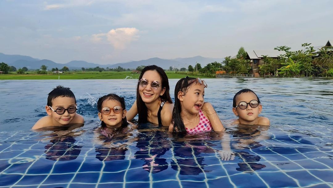 ครอบครัวพลอย ชิดจันทร์