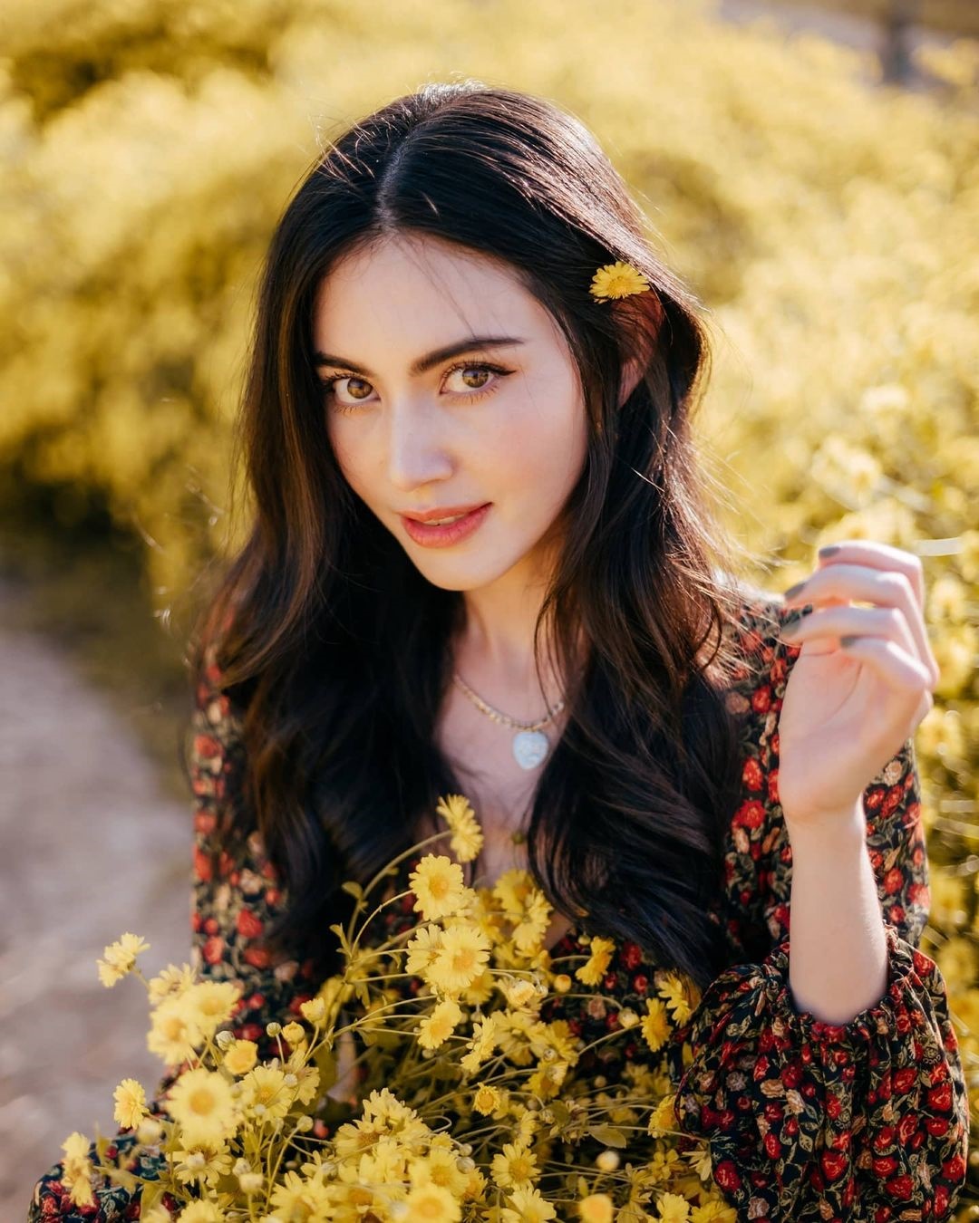 ใหม่ ดาวิกา