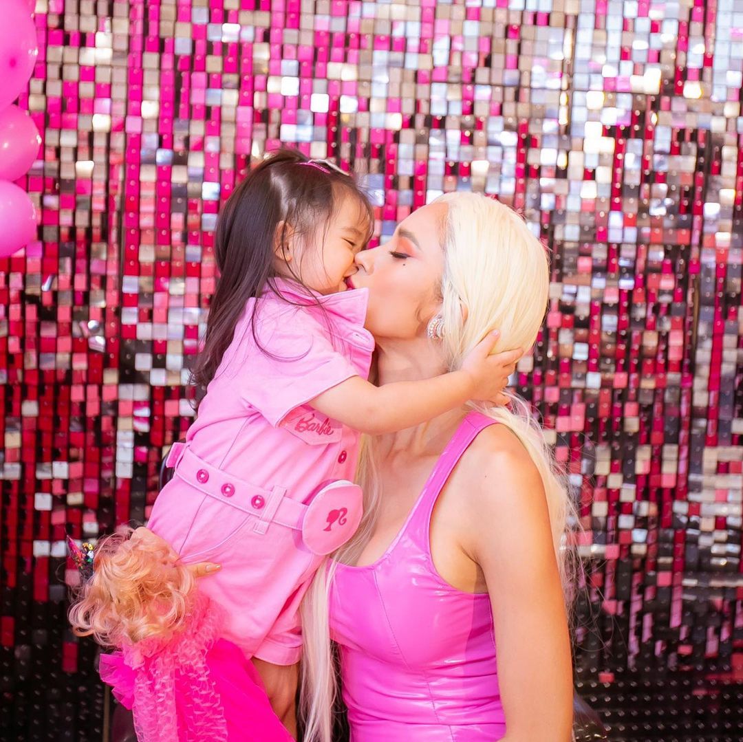 อุ้ม ลักขณา