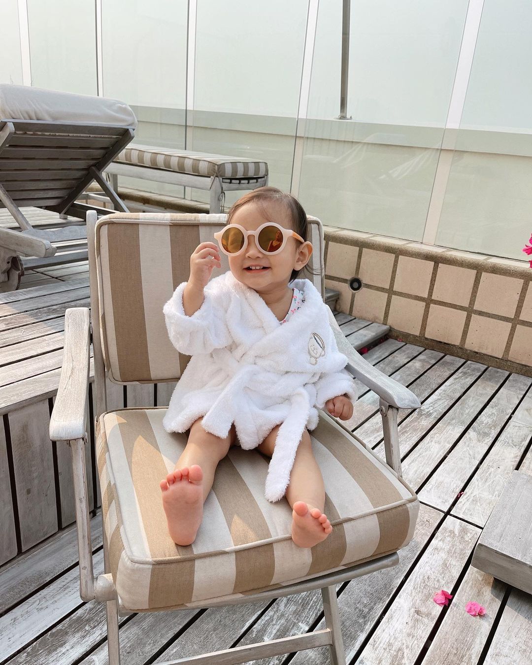 น้องโนล่า