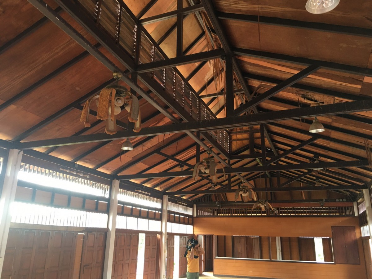 ศูนย์โอท็อป อบจ.นครพนม งบกว่า 30 ล้าน ถูกปล่อยทิ้งร้างเป็นอาหารปลวก