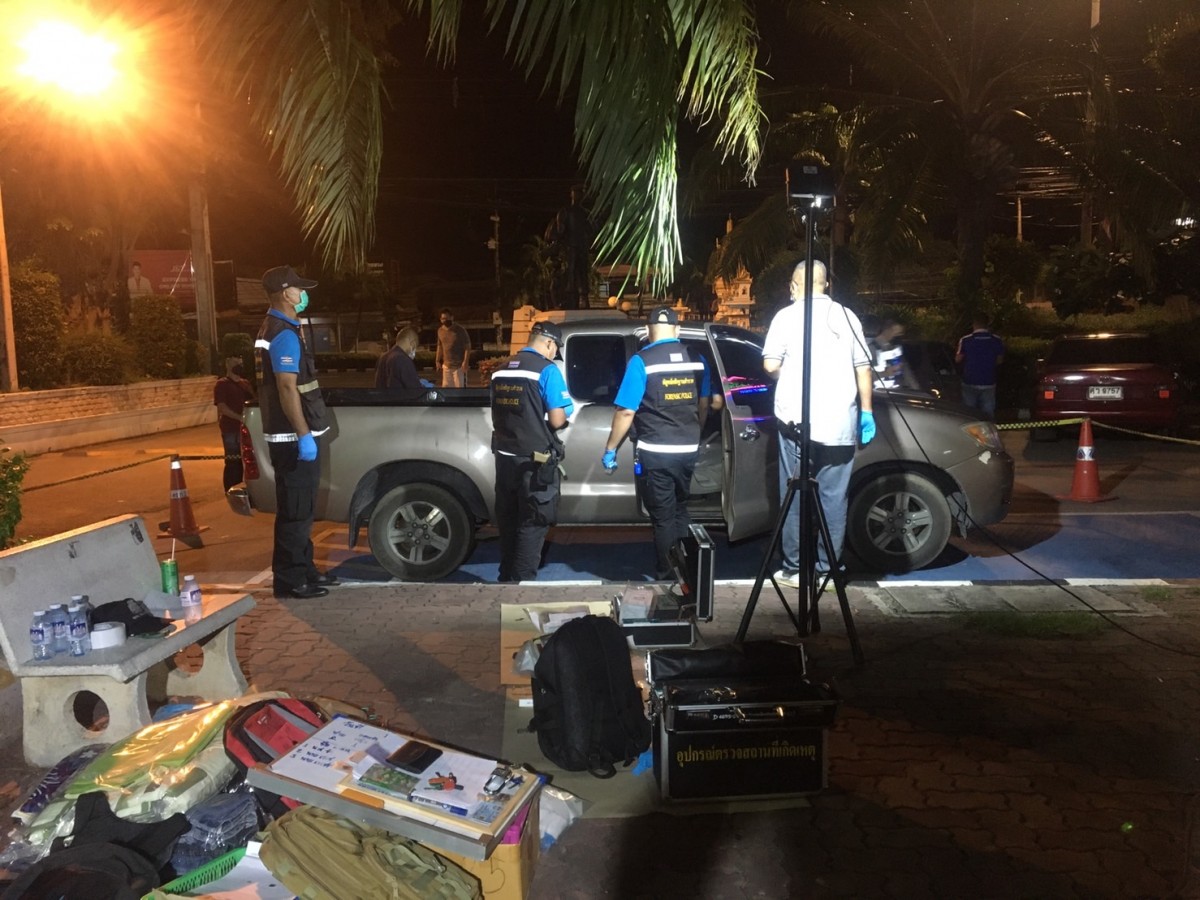 บิ๊กจ้าว สั่งฟันไม่เลี้ยง ดาบชัย พร้อมลูกสมุน 9 ราย แจ้งหลายข้อหาหนัก ยันดำเนินคดีขั้นเด็ดขาดมีโทษถึงประหารชีวิต      จากกรณีเกิดเหตุกลุ่มคนร้ายอ้างตัวเป็นเจ้าหน้าที่ตำรวจ อุ้ม2สาว ขังกรง ปล่อยพิบูลเฝ้า ทำให้2สาวเกิดความหวาดผวา แล้วขู่รีดเงิน ก่อนปล่อยตั