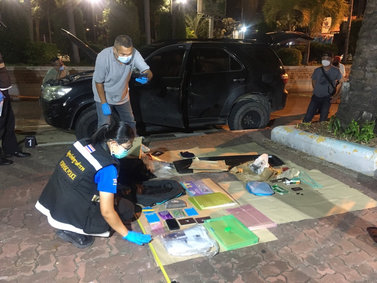 บิ๊กจ้าว สั่งฟันไม่เลี้ยง ดาบชัย พร้อมลูกสมุน 9 ราย แจ้งหลายข้อหาหนัก ยันดำเนินคดีขั้นเด็ดขาดมีโทษถึงประหารชีวิต      จากกรณีเกิดเหตุกลุ่มคนร้ายอ้างตัวเป็นเจ้าหน้าที่ตำรวจ อุ้ม2สาว ขังกรง ปล่อยพิบูลเฝ้า ทำให้2สาวเกิดความหวาดผวา แล้วขู่รีดเงิน ก่อนปล่อยตั