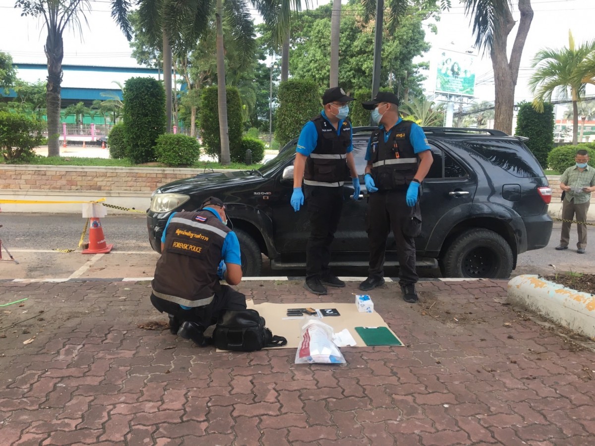 บิ๊กจ้าว สั่งฟันไม่เลี้ยง ดาบชัย พร้อมลูกสมุน 9 ราย แจ้งหลายข้อหาหนัก ยันดำเนินคดีขั้นเด็ดขาดมีโทษถึงประหารชีวิต      จากกรณีเกิดเหตุกลุ่มคนร้ายอ้างตัวเป็นเจ้าหน้าที่ตำรวจ อุ้ม2สาว ขังกรง ปล่อยพิบูลเฝ้า ทำให้2สาวเกิดความหวาดผวา แล้วขู่รีดเงิน ก่อนปล่อยตั