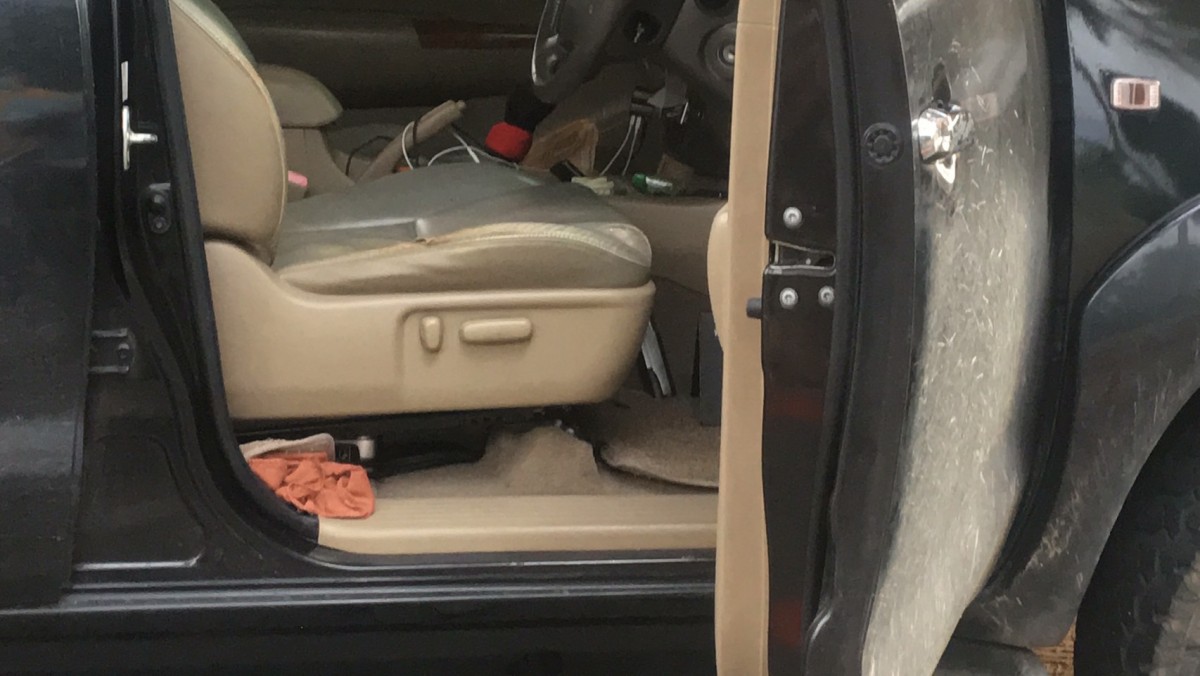 บิ๊กจ้าว สั่งฟันไม่เลี้ยง ดาบชัย พร้อมลูกสมุน 9 ราย แจ้งหลายข้อหาหนัก ยันดำเนินคดีขั้นเด็ดขาดมีโทษถึงประหารชีวิต      จากกรณีเกิดเหตุกลุ่มคนร้ายอ้างตัวเป็นเจ้าหน้าที่ตำรวจ อุ้ม2สาว ขังกรง ปล่อยพิบูลเฝ้า ทำให้2สาวเกิดความหวาดผวา แล้วขู่รีดเงิน ก่อนปล่อยตั