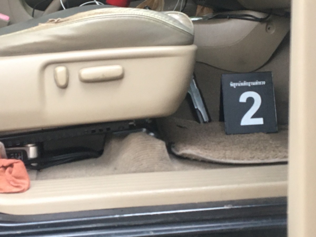 บิ๊กจ้าว สั่งฟันไม่เลี้ยง ดาบชัย พร้อมลูกสมุน 9 ราย แจ้งหลายข้อหาหนัก ยันดำเนินคดีขั้นเด็ดขาดมีโทษถึงประหารชีวิต      จากกรณีเกิดเหตุกลุ่มคนร้ายอ้างตัวเป็นเจ้าหน้าที่ตำรวจ อุ้ม2สาว ขังกรง ปล่อยพิบูลเฝ้า ทำให้2สาวเกิดความหวาดผวา แล้วขู่รีดเงิน ก่อนปล่อยตั