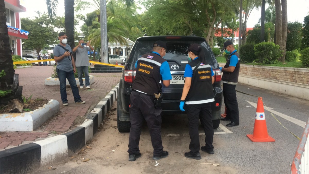 บิ๊กจ้าว สั่งฟันไม่เลี้ยง ดาบชัย พร้อมลูกสมุน 9 ราย แจ้งหลายข้อหาหนัก ยันดำเนินคดีขั้นเด็ดขาดมีโทษถึงประหารชีวิต      จากกรณีเกิดเหตุกลุ่มคนร้ายอ้างตัวเป็นเจ้าหน้าที่ตำรวจ อุ้ม2สาว ขังกรง ปล่อยพิบูลเฝ้า ทำให้2สาวเกิดความหวาดผวา แล้วขู่รีดเงิน ก่อนปล่อยตั