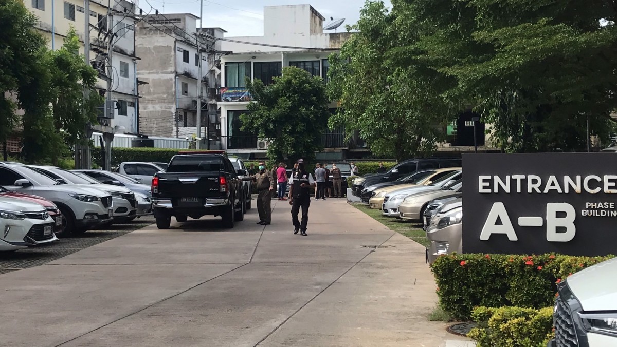 บิ๊กจ้าว สั่งฟันไม่เลี้ยง ดาบชัย พร้อมลูกสมุน 9 ราย แจ้งหลายข้อหาหนัก ยันดำเนินคดีขั้นเด็ดขาดมีโทษถึงประหารชีวิต      จากกรณีเกิดเหตุกลุ่มคนร้ายอ้างตัวเป็นเจ้าหน้าที่ตำรวจ อุ้ม2สาว ขังกรง ปล่อยพิบูลเฝ้า ทำให้2สาวเกิดความหวาดผวา แล้วขู่รีดเงิน ก่อนปล่อยตั