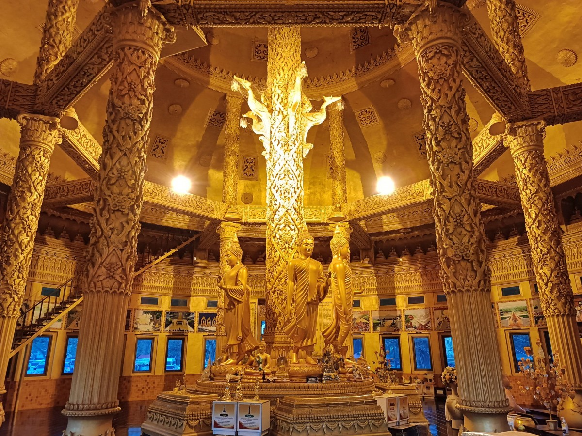 1-คอหวยยังเนืองแน่น วัดพระธาตุวาโย หลังเพิ่งโด่งดังมีชื่อได้เพียงไม่นาน