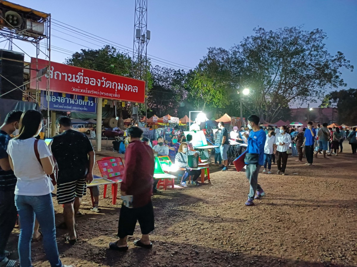 1-คอหวยยังเนืองแน่น วัดพระธาตุวาโย หลังเพิ่งโด่งดังมีชื่อได้เพียงไม่นาน