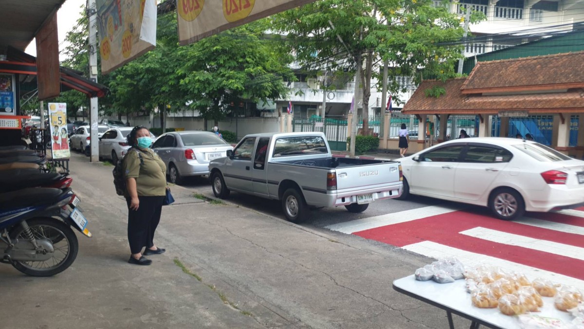 แม่ค้ากับข้าวซื้อหวยเลขทะเบียนรถ หลังถูกรถชน ดวงเฮงถูก 12 ล้าน