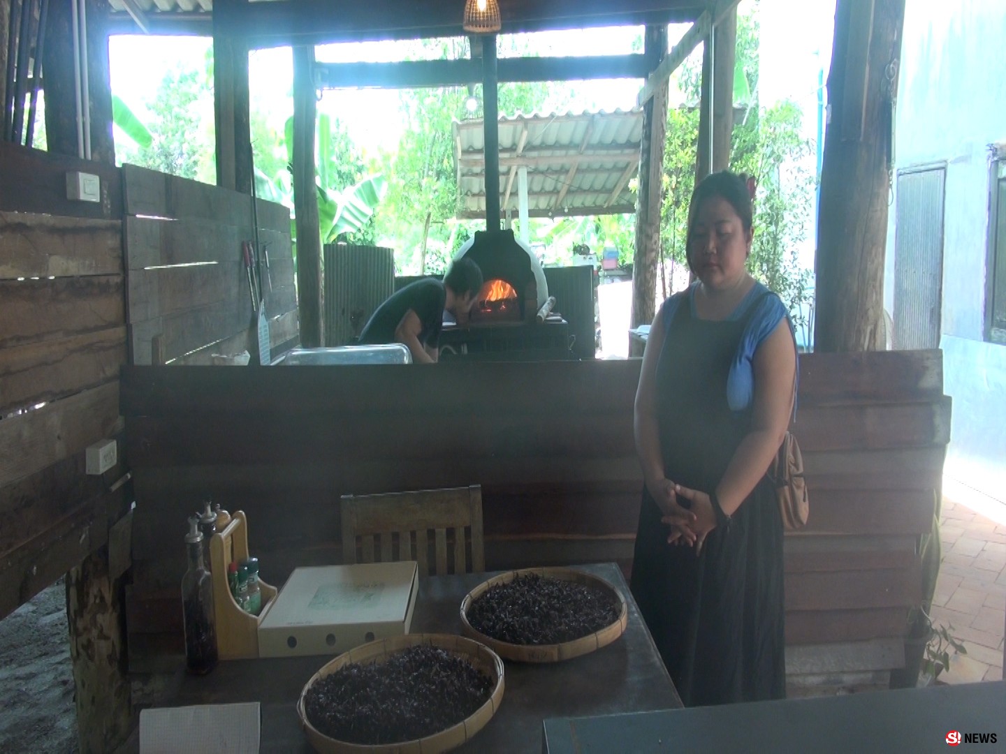 ฮือฮาพิชซ่าหน้าเห็ดถอบ หน้าแมงมันขายดีออเดอร์รัวๆ