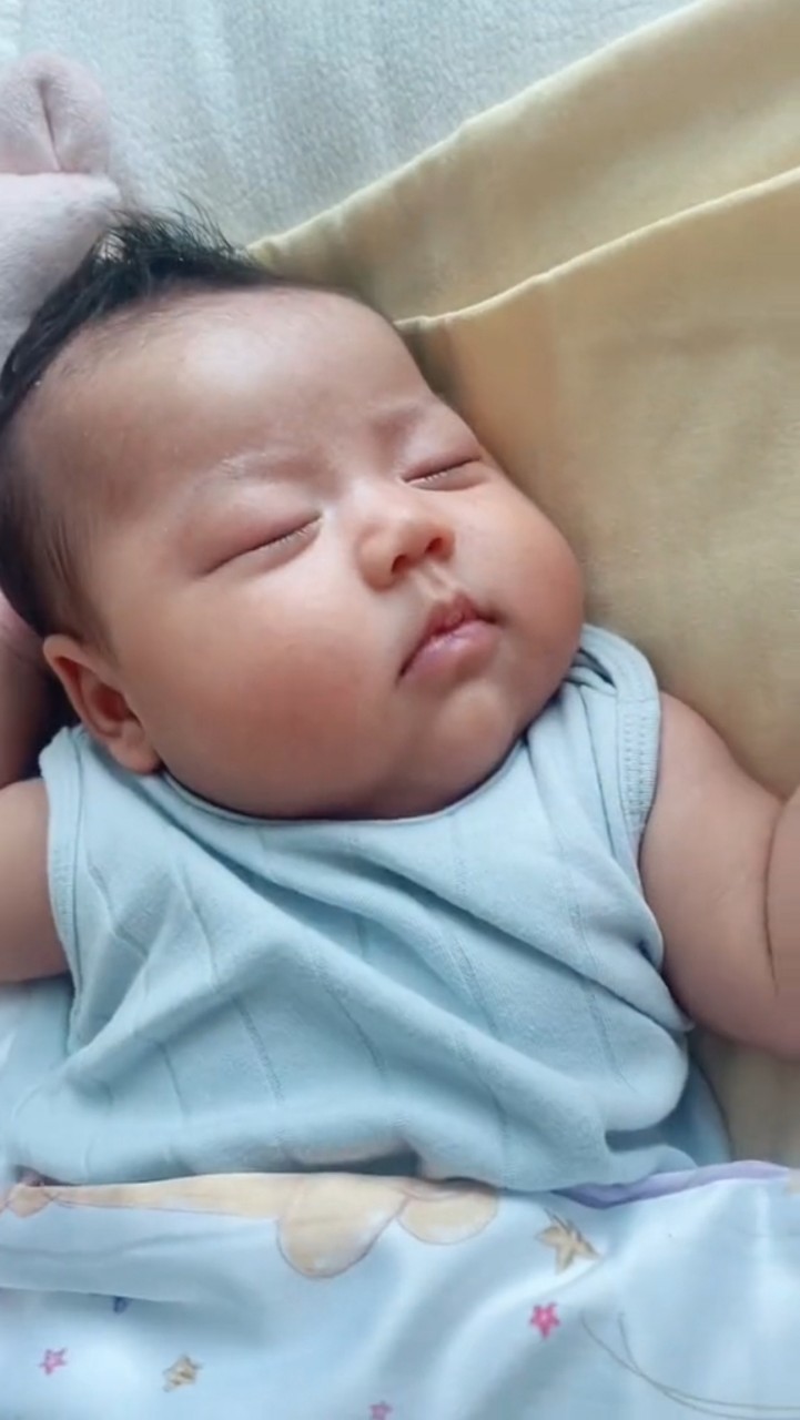 น้องเอลิเซีย