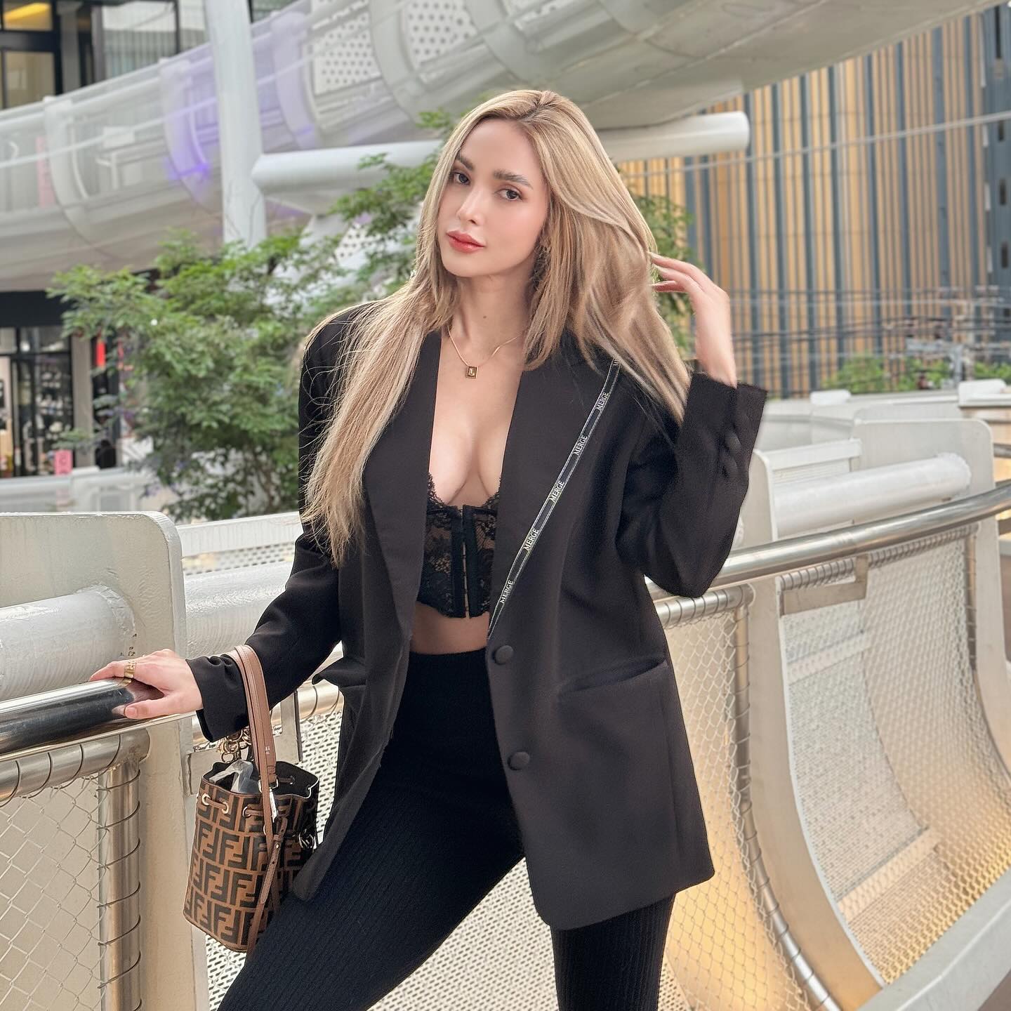 อุ้ม ลักขณา