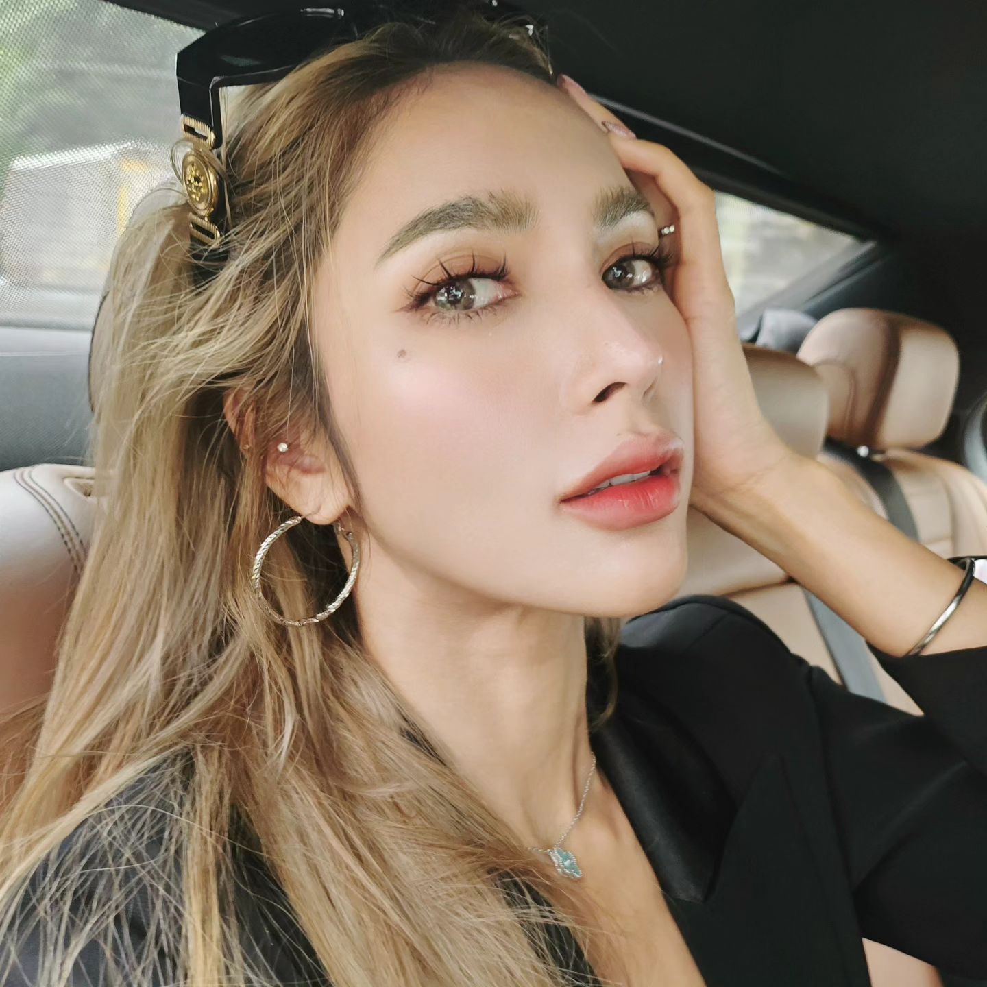 อุ้ม ลักขณา