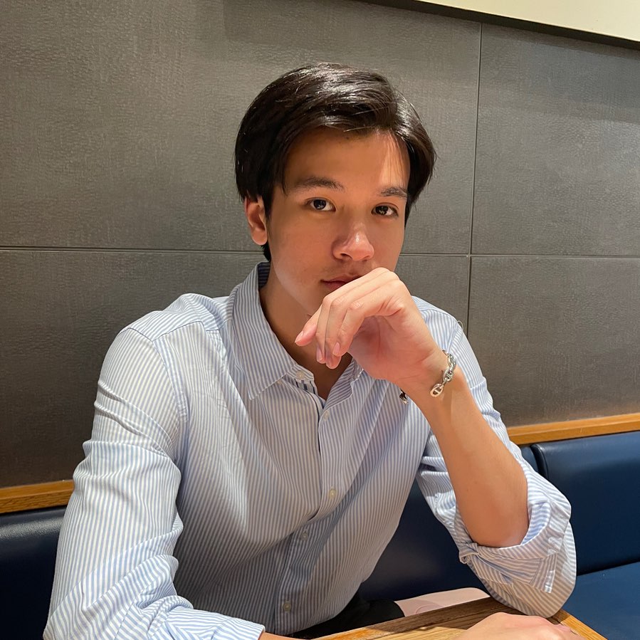 เฟรนด์ พีระกฤตย์