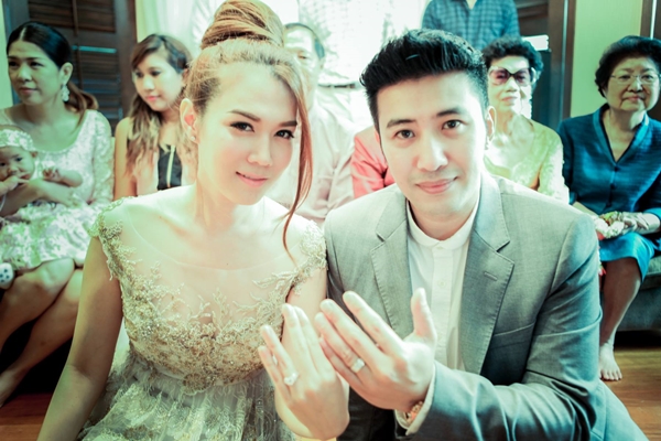 เมย์ เฟื่องอารมย์