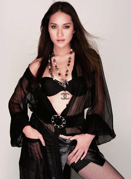 พลอย เฌอมาลย์ 