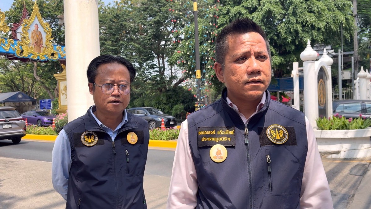 นนทบุรี เครียดจัด แม่หมอดูดัง ยืนกลางถนนหน้าศาลากลาง ร่ำไห้ขอความเป็นธรรมผู้ว่าฯ หลังโรงรับจำนำไม่ให้ไถ่ของคืน