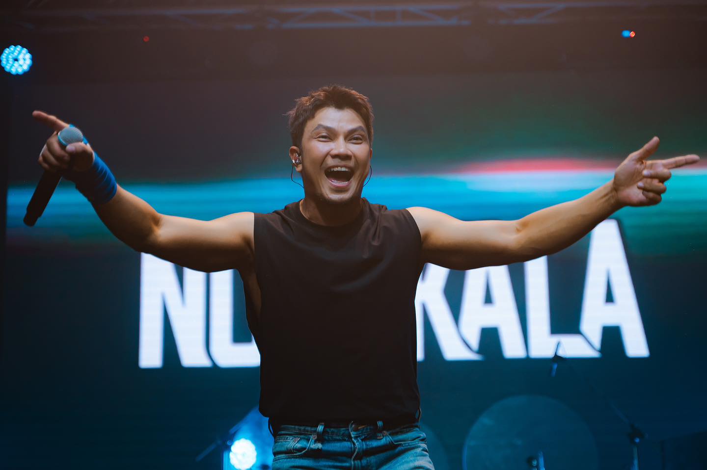 หนุ่ม กะลา