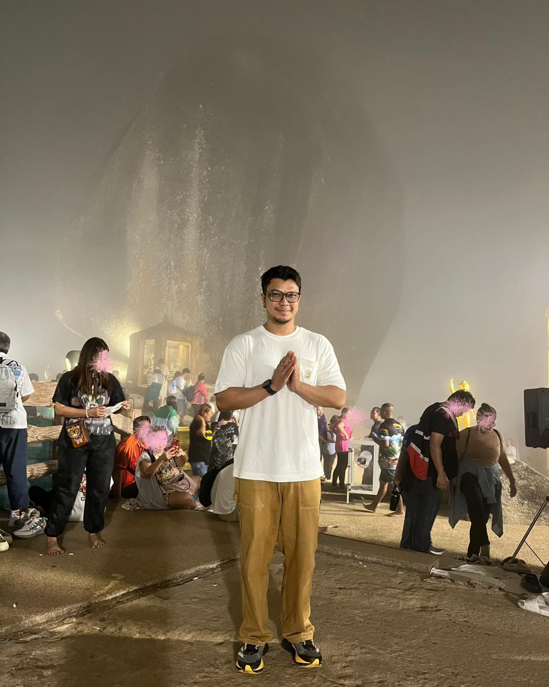 หนุ่ม กะลา