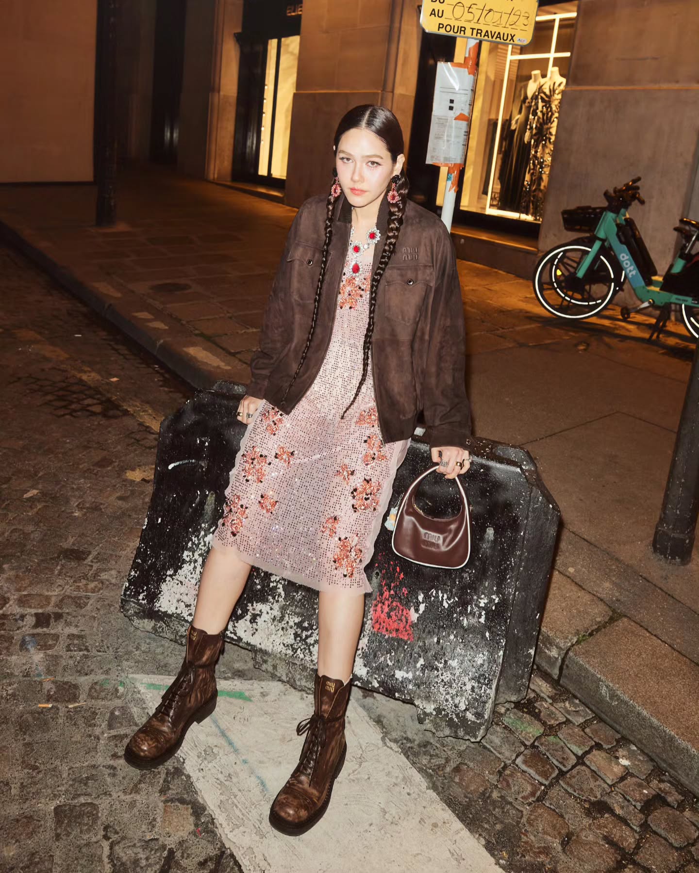 ชมพู่ ดิว