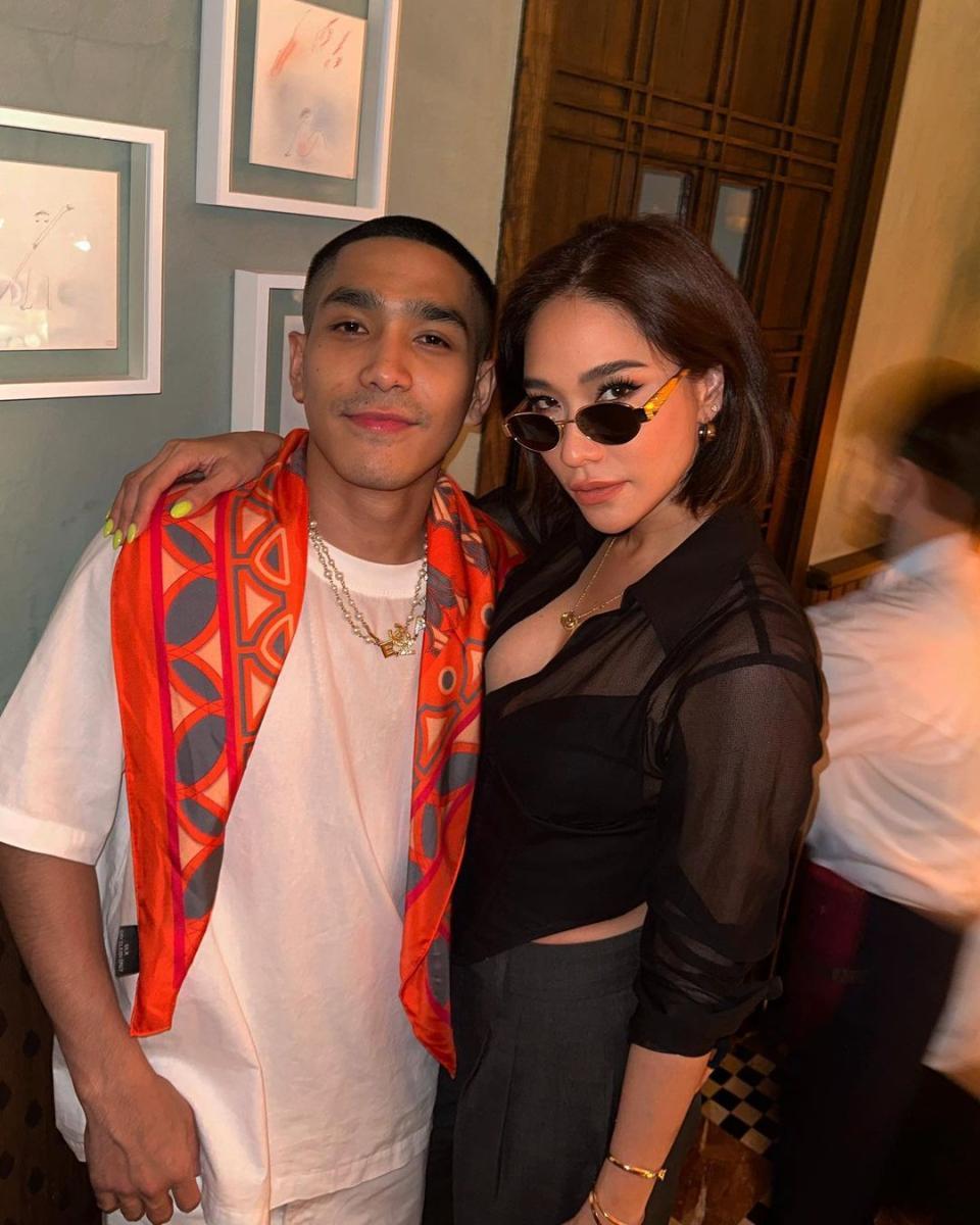 พลอย โต้ง