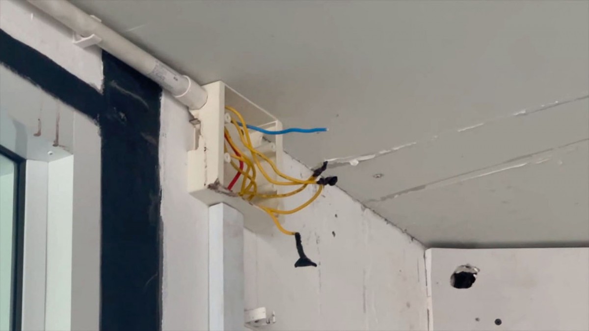 อุทาหรณ์ ทำปลั๊กพ่วงไฟใช้เองไฟรั่วช็อตช่างฝ้าดับคาที่ทำงาน