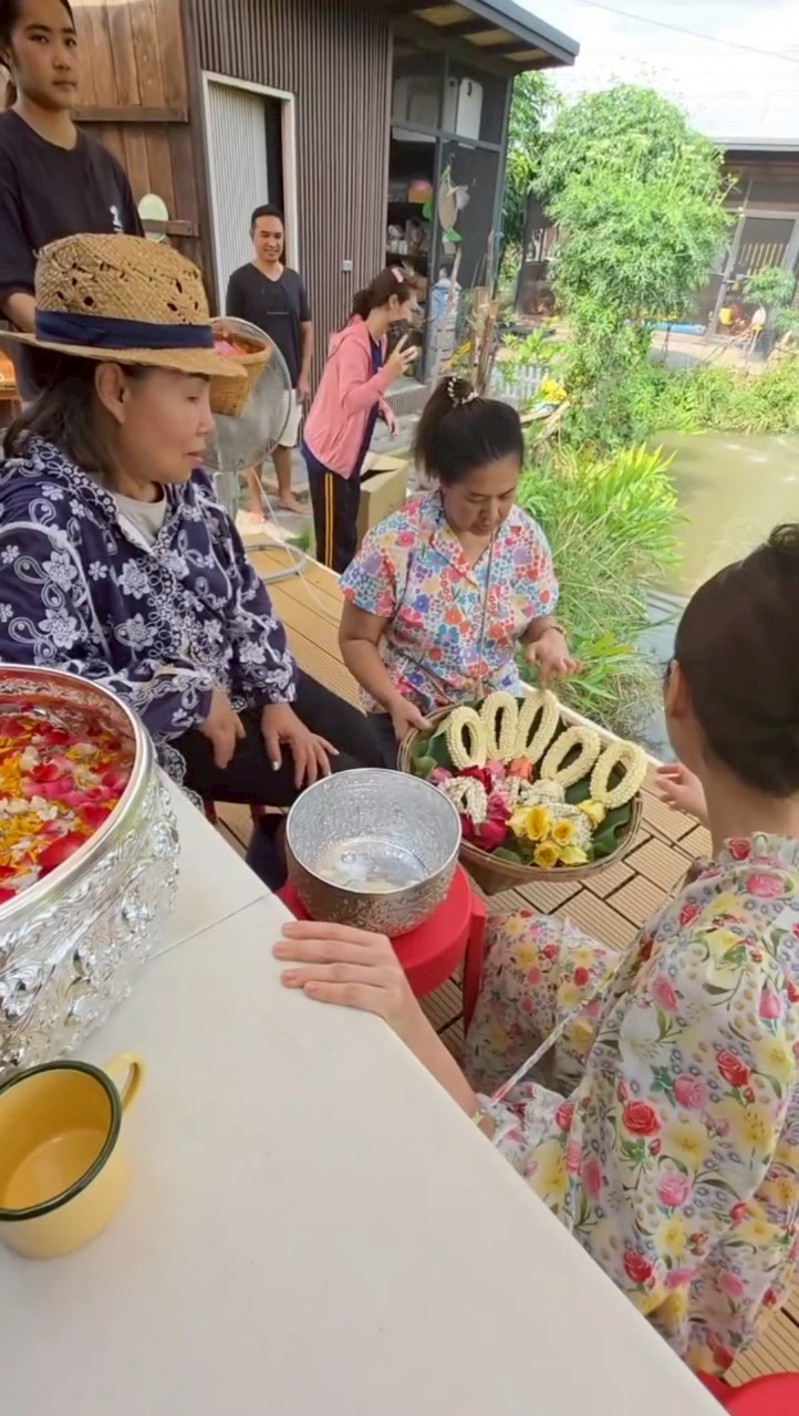 ชมพู่ อารยา