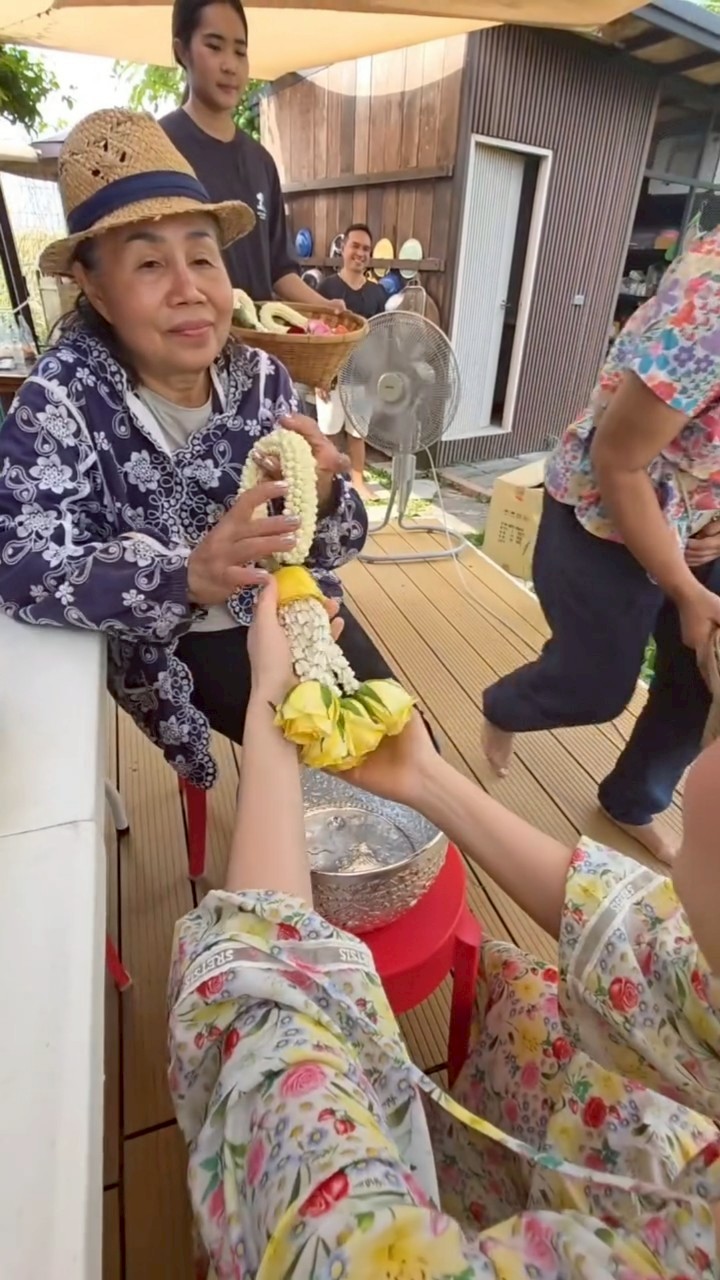 ชมพู่ อารยา