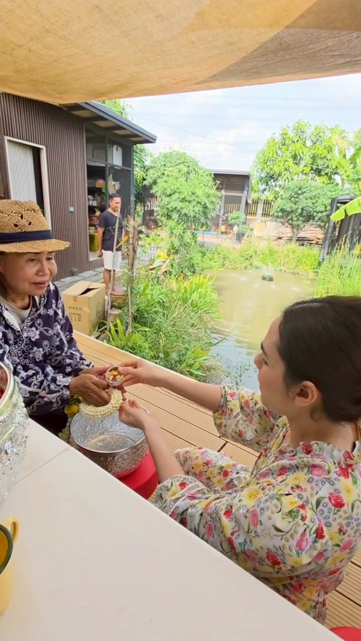 ชมพู่ อารยา