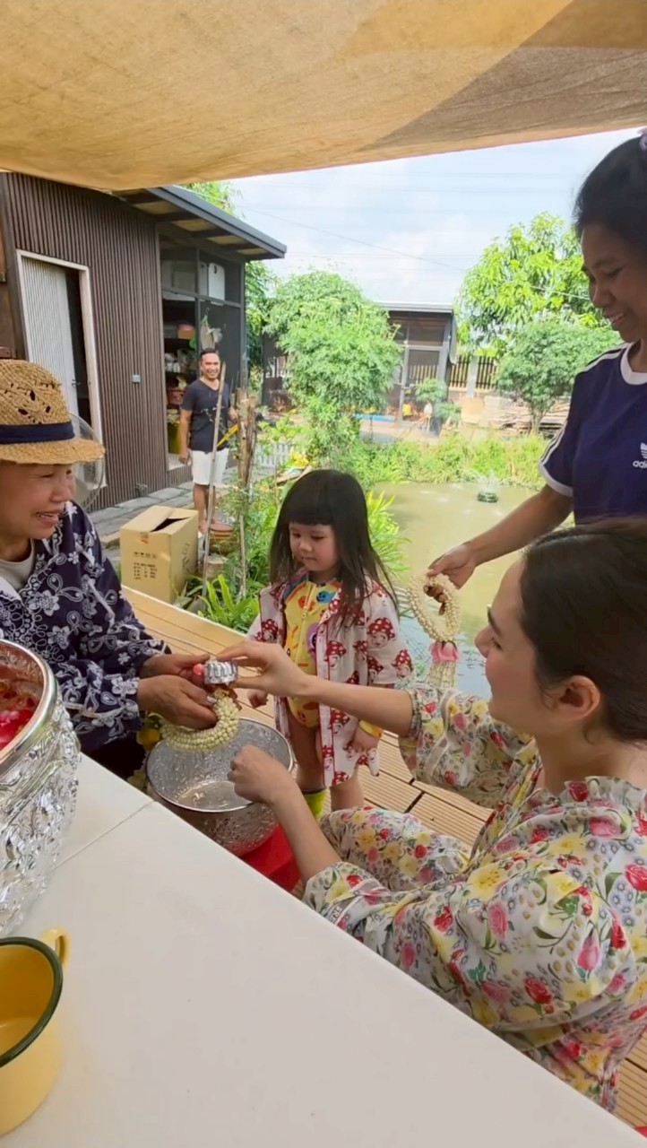 ชมพู่ อารยา