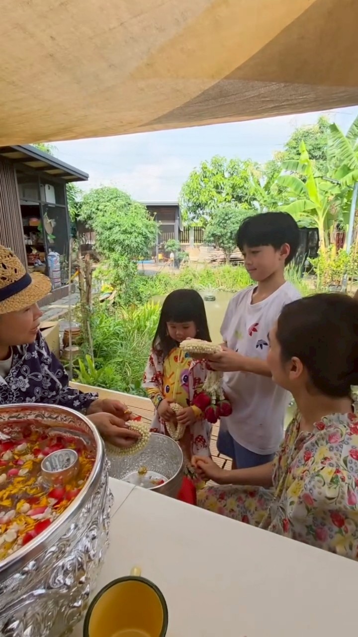 ชมพู่ อารยา