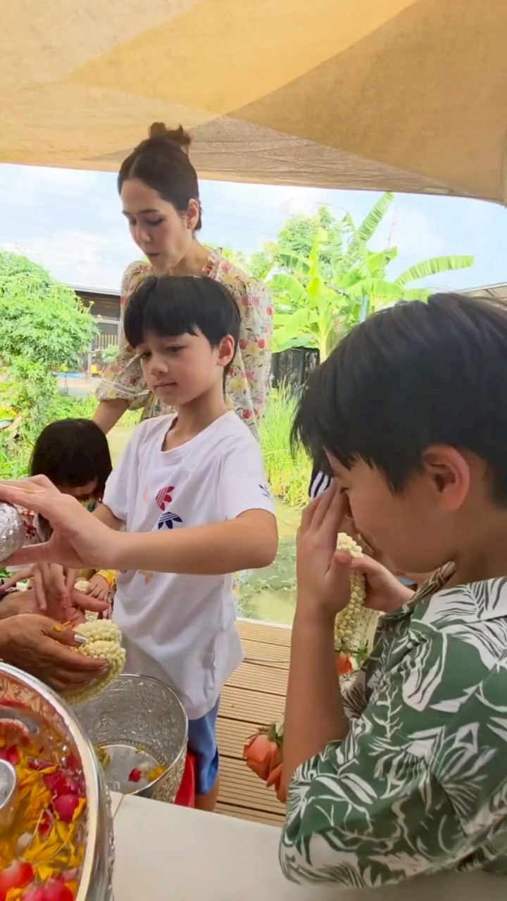 ชมพู่ อารยา