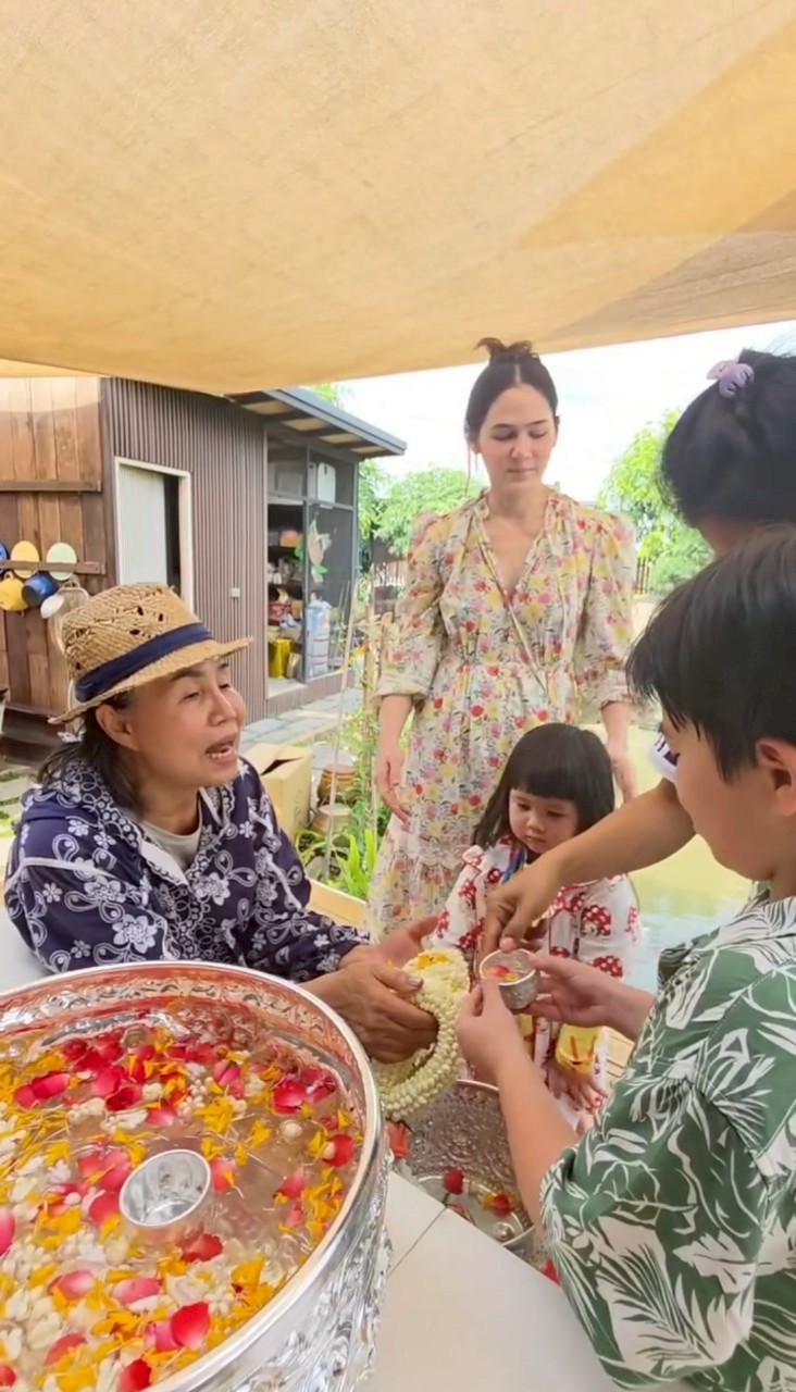 ชมพู่ อารยา