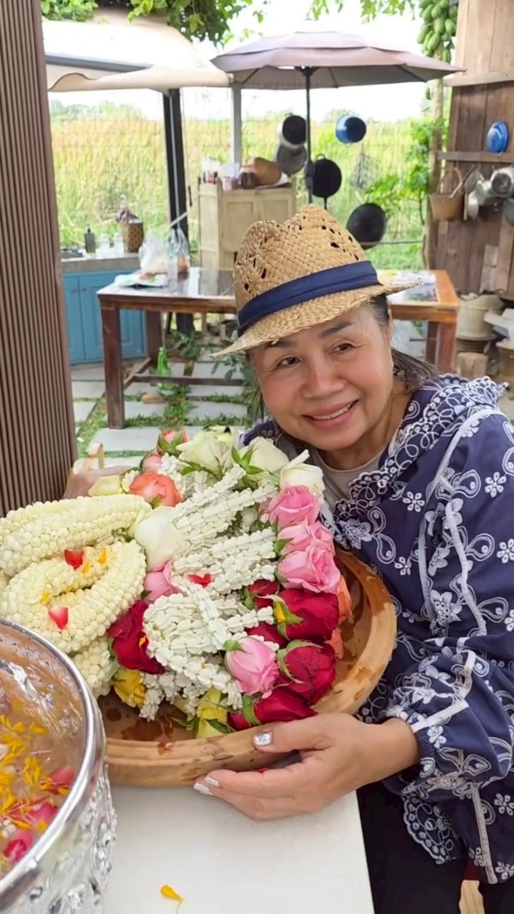 ชมพู่ อารยา