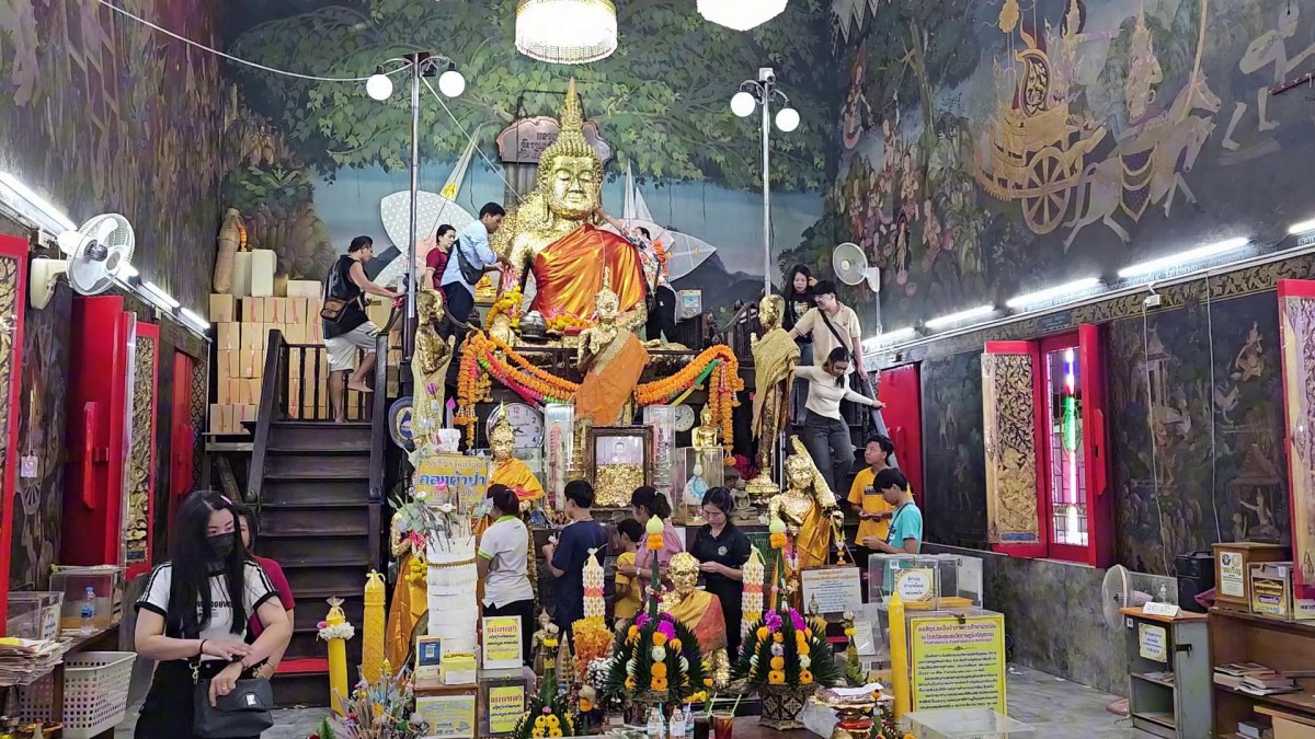 ราชบุรี- สาวนักธุรกิจจ้างลิเกดัง กุ้ง-จิ้งหรีดขาว ถวายหลวงพ่อโตหลังได้116ล้านบาท คอหวยส่องเลขเด็ด