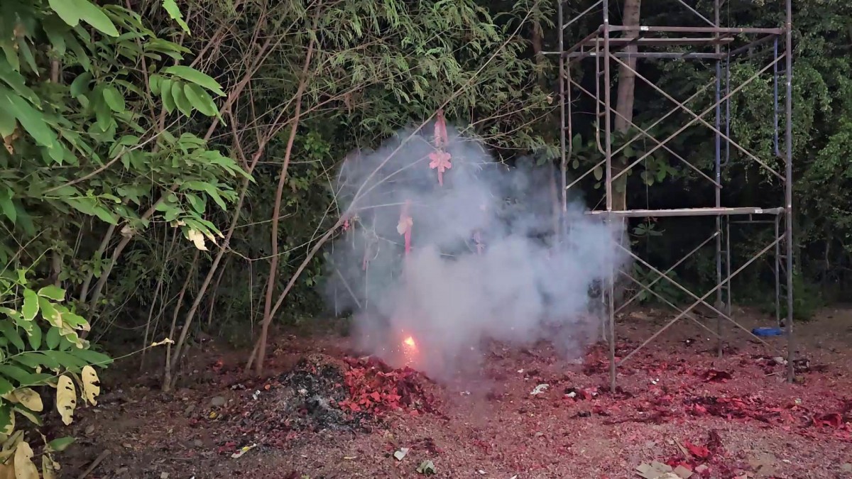 ราชบุรี- สาวนักธุรกิจจ้างลิเกดัง กุ้ง-จิ้งหรีดขาว ถวายหลวงพ่อโตหลังได้116ล้านบาท คอหวยส่องเลขเด็ด