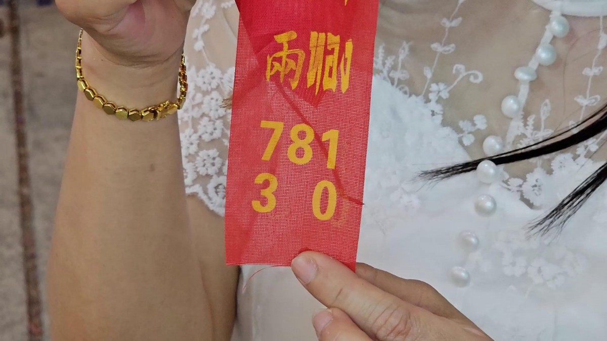 ราชบุรี- สาวนักธุรกิจจ้างลิเกดัง กุ้ง-จิ้งหรีดขาว ถวายหลวงพ่อโตหลังได้116ล้านบาท คอหวยส่องเลขเด็ด