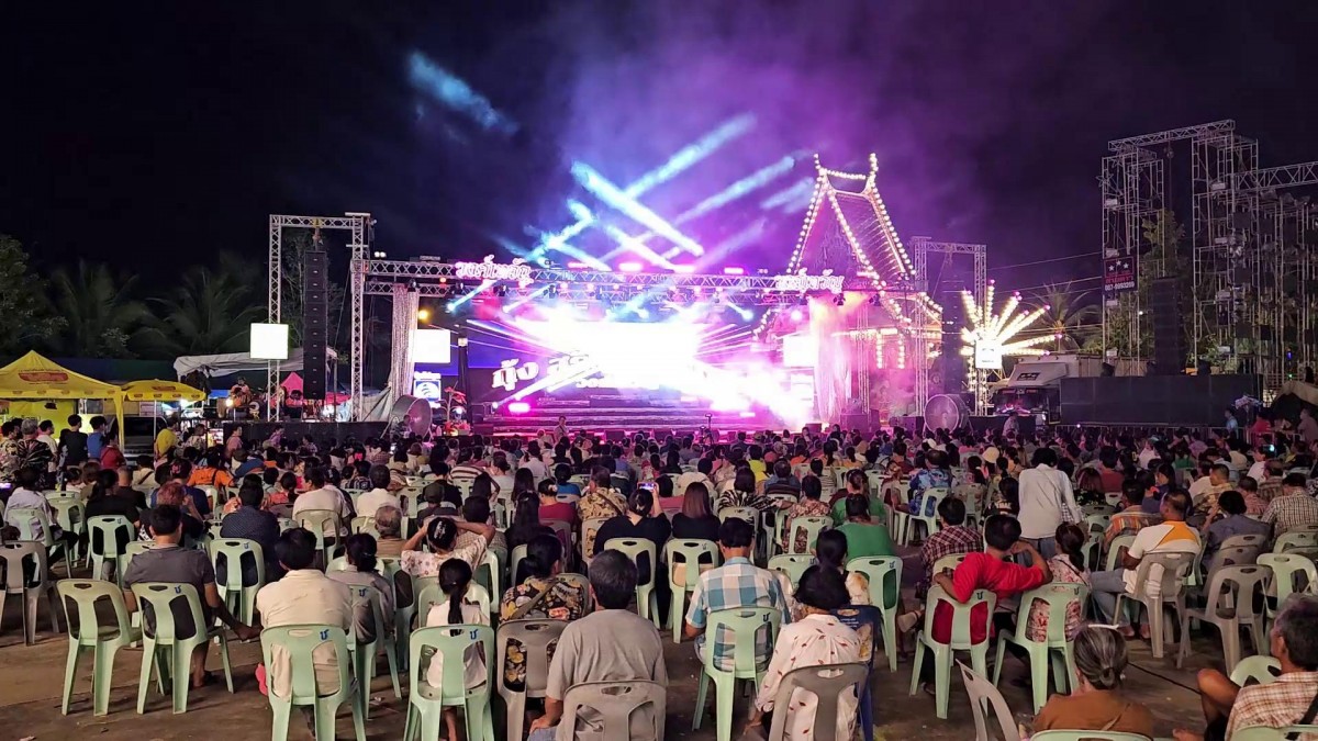 ราชบุรี- สาวนักธุรกิจจ้างลิเกดัง กุ้ง-จิ้งหรีดขาว ถวายหลวงพ่อโตหลังได้116ล้านบาท คอหวยส่องเลขเด็ด