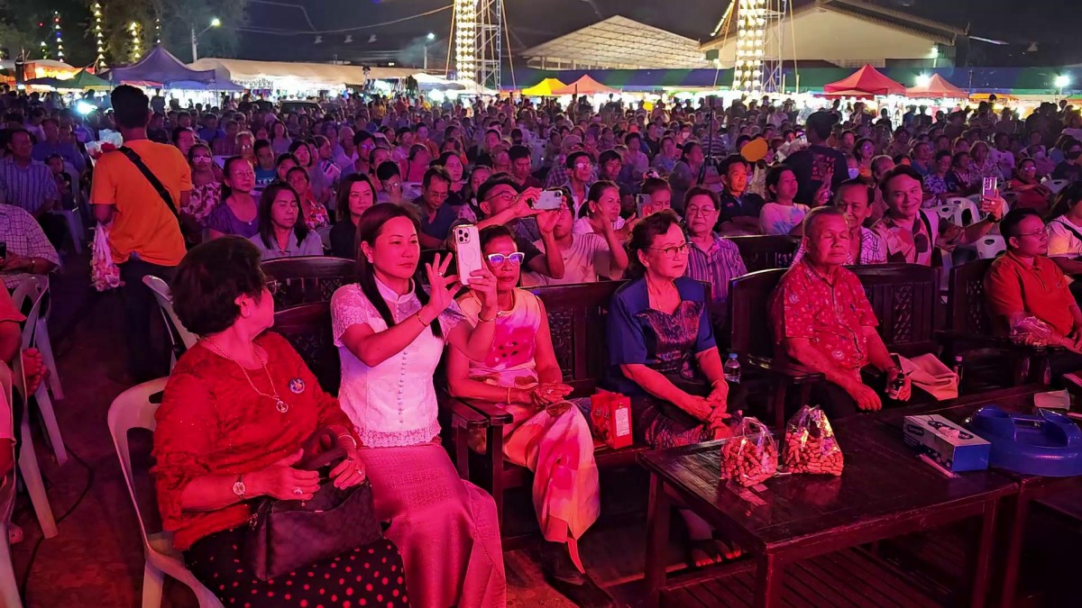 ราชบุรี- สาวนักธุรกิจจ้างลิเกดัง กุ้ง-จิ้งหรีดขาว ถวายหลวงพ่อโตหลังได้116ล้านบาท คอหวยส่องเลขเด็ด