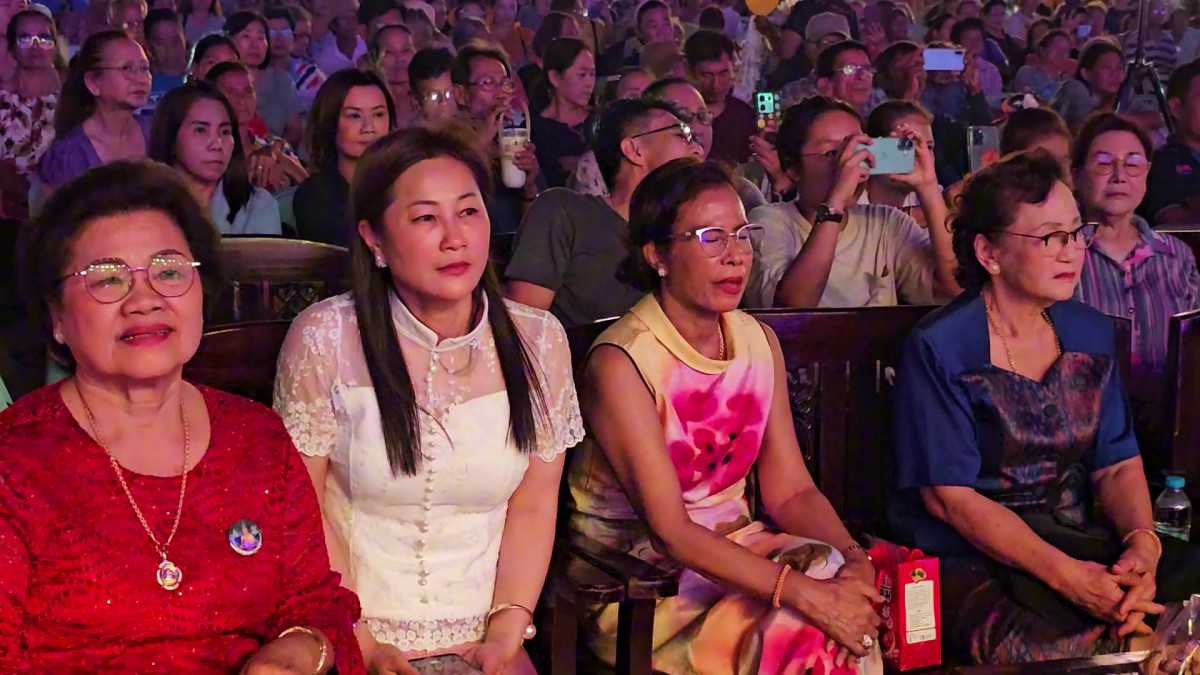 ราชบุรี- สาวนักธุรกิจจ้างลิเกดัง กุ้ง-จิ้งหรีดขาว ถวายหลวงพ่อโตหลังได้116ล้านบาท คอหวยส่องเลขเด็ด