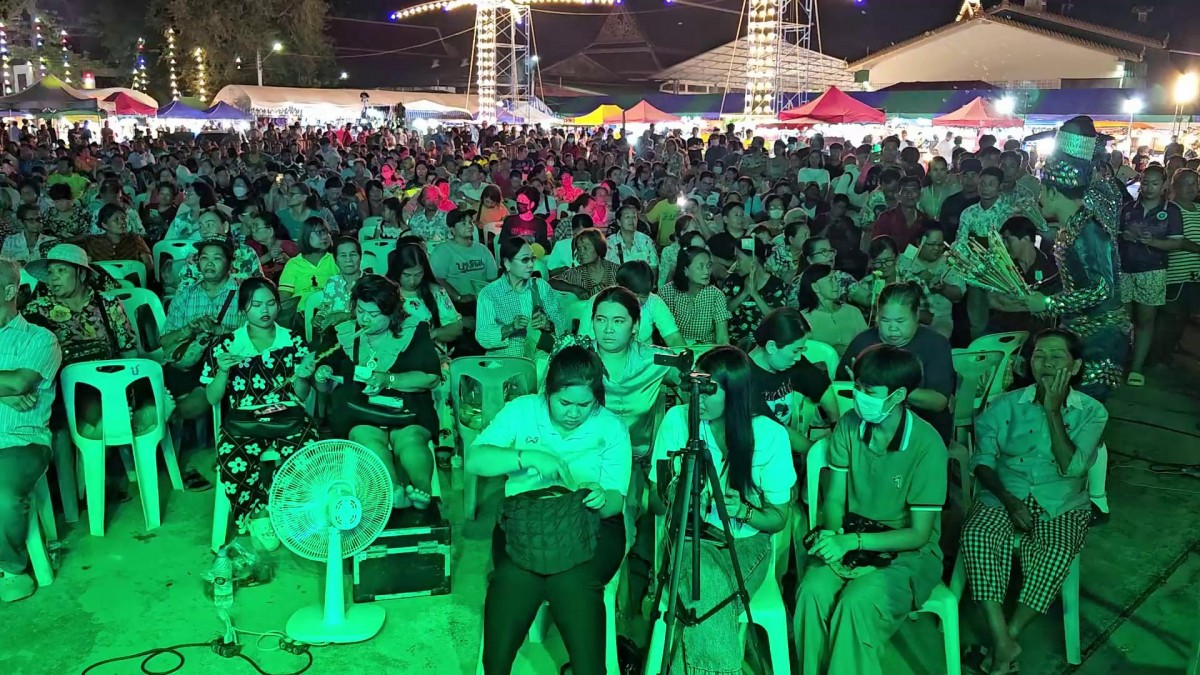 ราชบุรี- สาวนักธุรกิจจ้างลิเกดัง กุ้ง-จิ้งหรีดขาว ถวายหลวงพ่อโตหลังได้116ล้านบาท คอหวยส่องเลขเด็ด