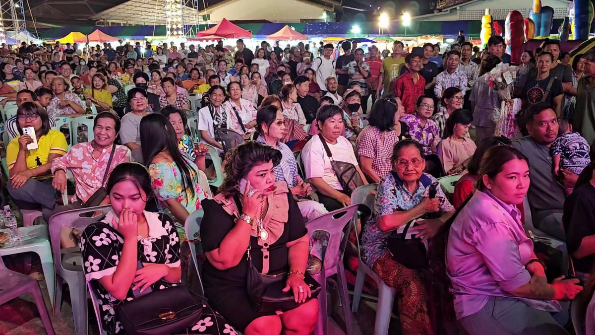 ราชบุรี- สาวนักธุรกิจจ้างลิเกดัง กุ้ง-จิ้งหรีดขาว ถวายหลวงพ่อโตหลังได้116ล้านบาท คอหวยส่องเลขเด็ด