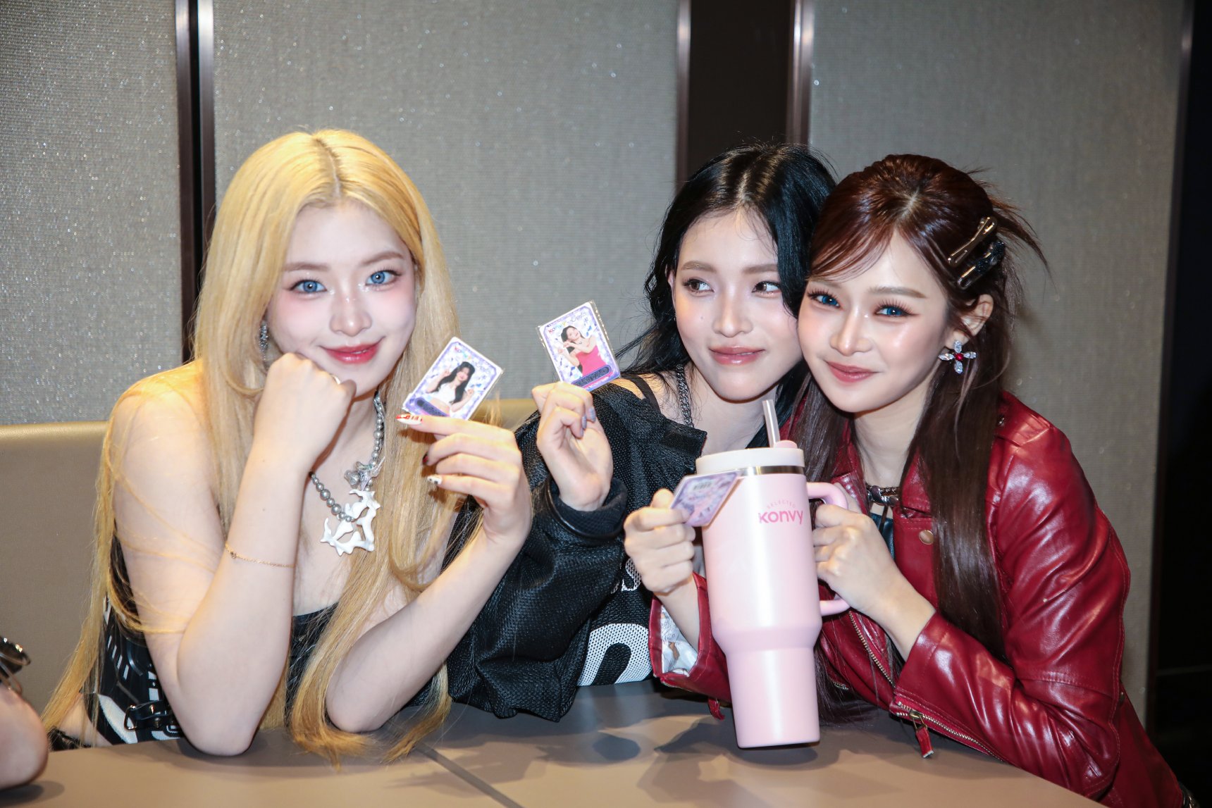 ตามติด Gen1es! เบื้องหลังน่ารัก ๆ ใน CHUANG Grand Debut Night พร้อมไอเท็มลับที่ต้องมีในกระเป๋า