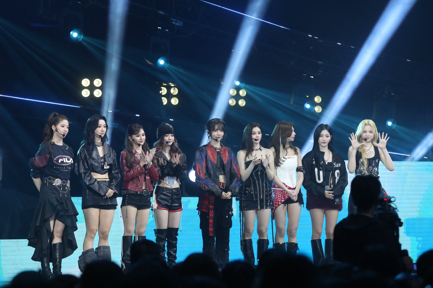 ตามติด Gen1es! เบื้องหลังน่ารัก ๆ ใน CHUANG Grand Debut Night พร้อมไอเท็มลับที่ต้องมีในกระเป๋า